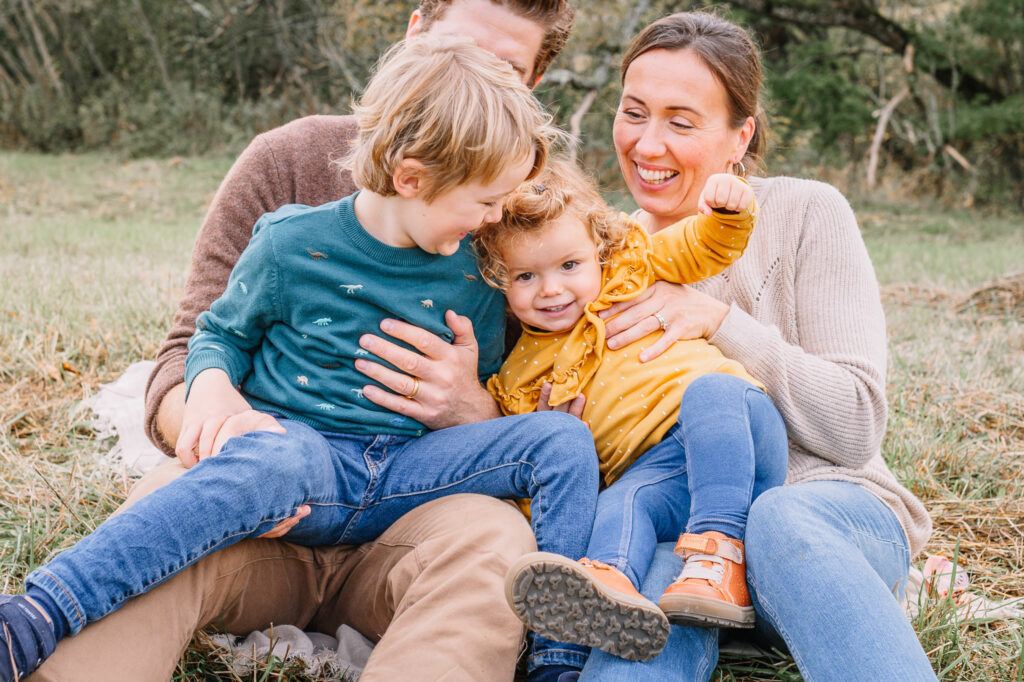 familjefotograf linköping nyköping familj barnfotograf utomhus familjefotograf linköping nyköping familj barnfotograf utomhus