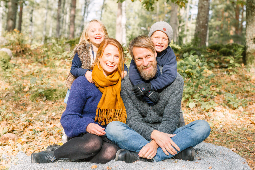 karinkylingerfotografi familjefotografering stockholm syskonfotografering höst seiterö karinkylingerfotografi familjefotografering stockholm syskonfotografering höst seiterö