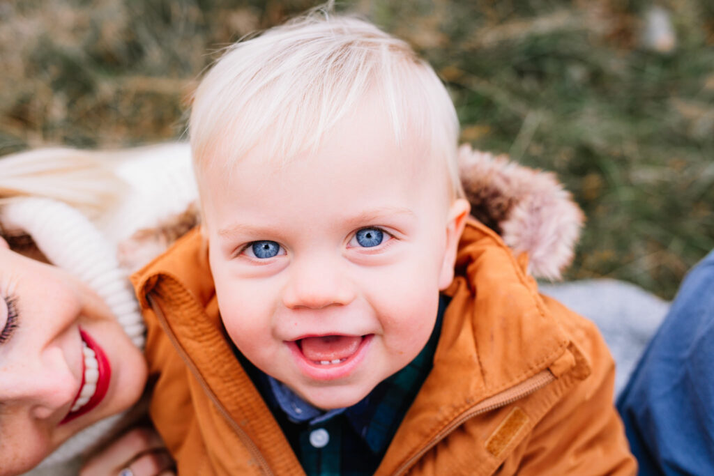 fotograf nyköping familj barnfotograf utomhus